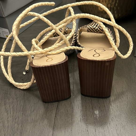 Sam Edelman Women Bodhi Tie Closure Open Toe Sandals, Black/Natural - Picture 7 of 11